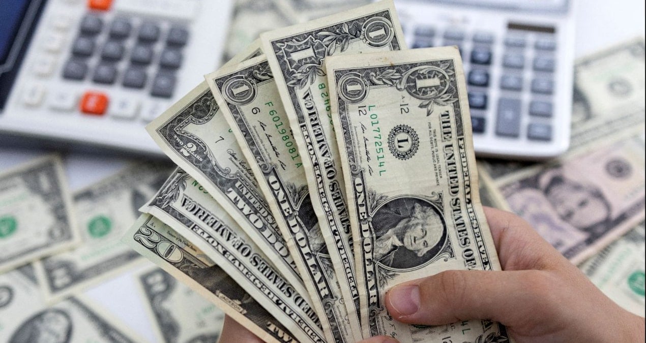 dolar-3825-tlden-gune-basladi-tl-4-ayda-yuzde-75-deger-kaybetti-AebuYv1m.jpg