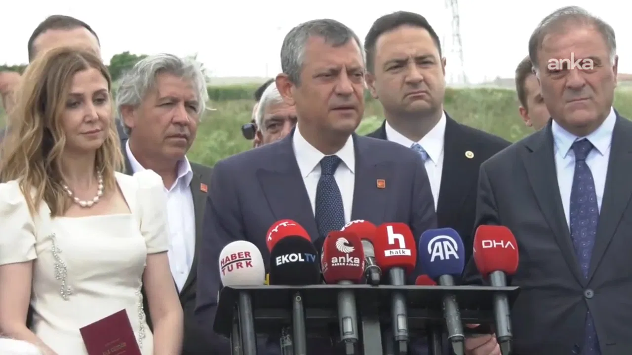 bugra-gokcenin-nikahinda-sahit-oldu-ozgur-ozelden-silivride-aciklama-gelin-hanimin-gozyaslarinda-bogulacaklar-fj1Vdfvx.jpg