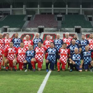 bakan bak diyarbakir stadyumunda dostluk macina cikti 9bcgZL9j