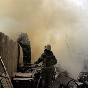 yikimina baslanan apartmanda yangin cikti qMymd1tL