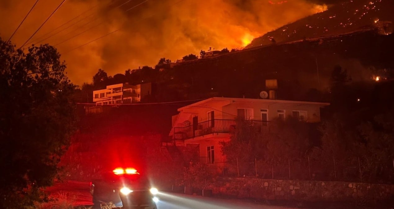 alanyada orman yangini bazi evler bosaltildi ZP2IDwJx