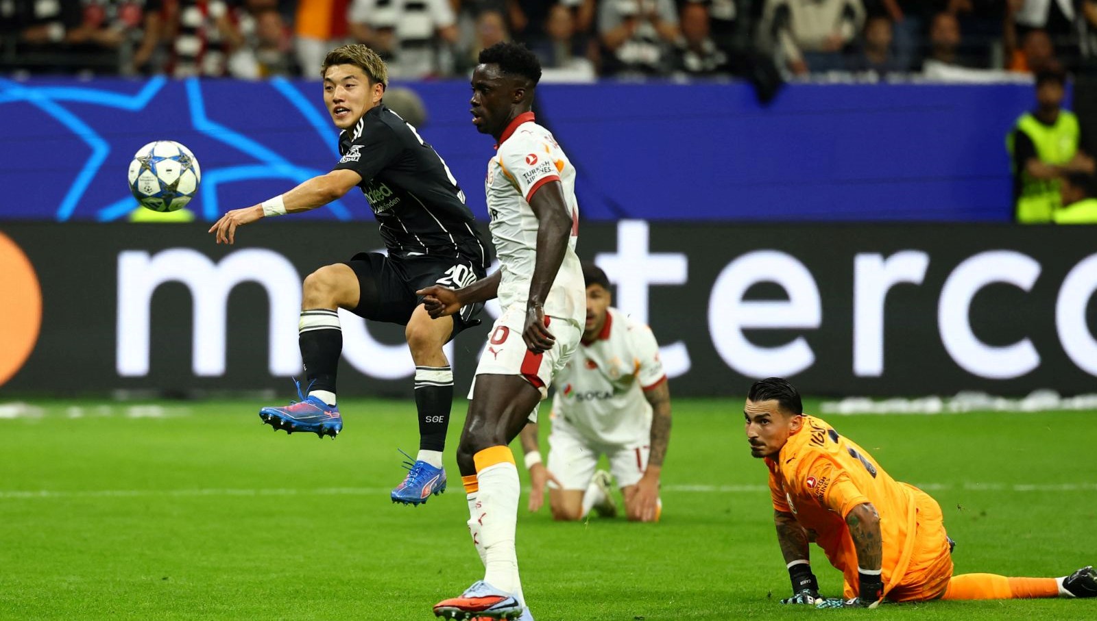 almanyada agir yenilgi galatasaray frankfurt deplasmaninda istedigini alamadi rj888wkJ