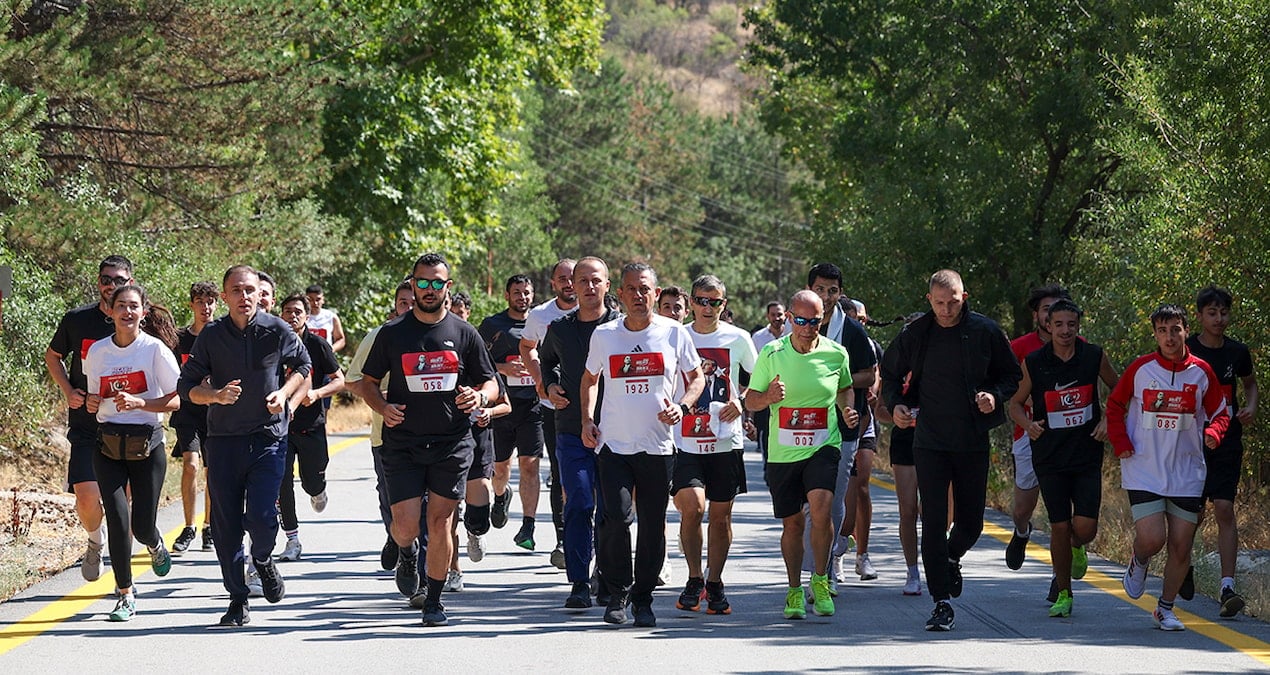 chp butlan golgesinde yeni yasini kutluyor DD2dLAJS