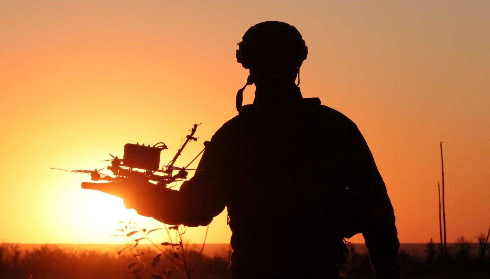 danimarkanin en buyuk askeri ussunde drone alarmi KMlLIFVy