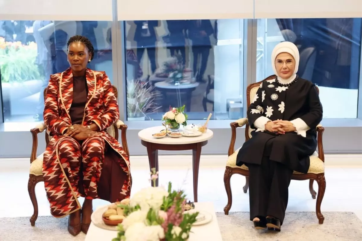 emine erdogan gabon cumhurbaskaninin esi ile gorustu 6KARjqq7