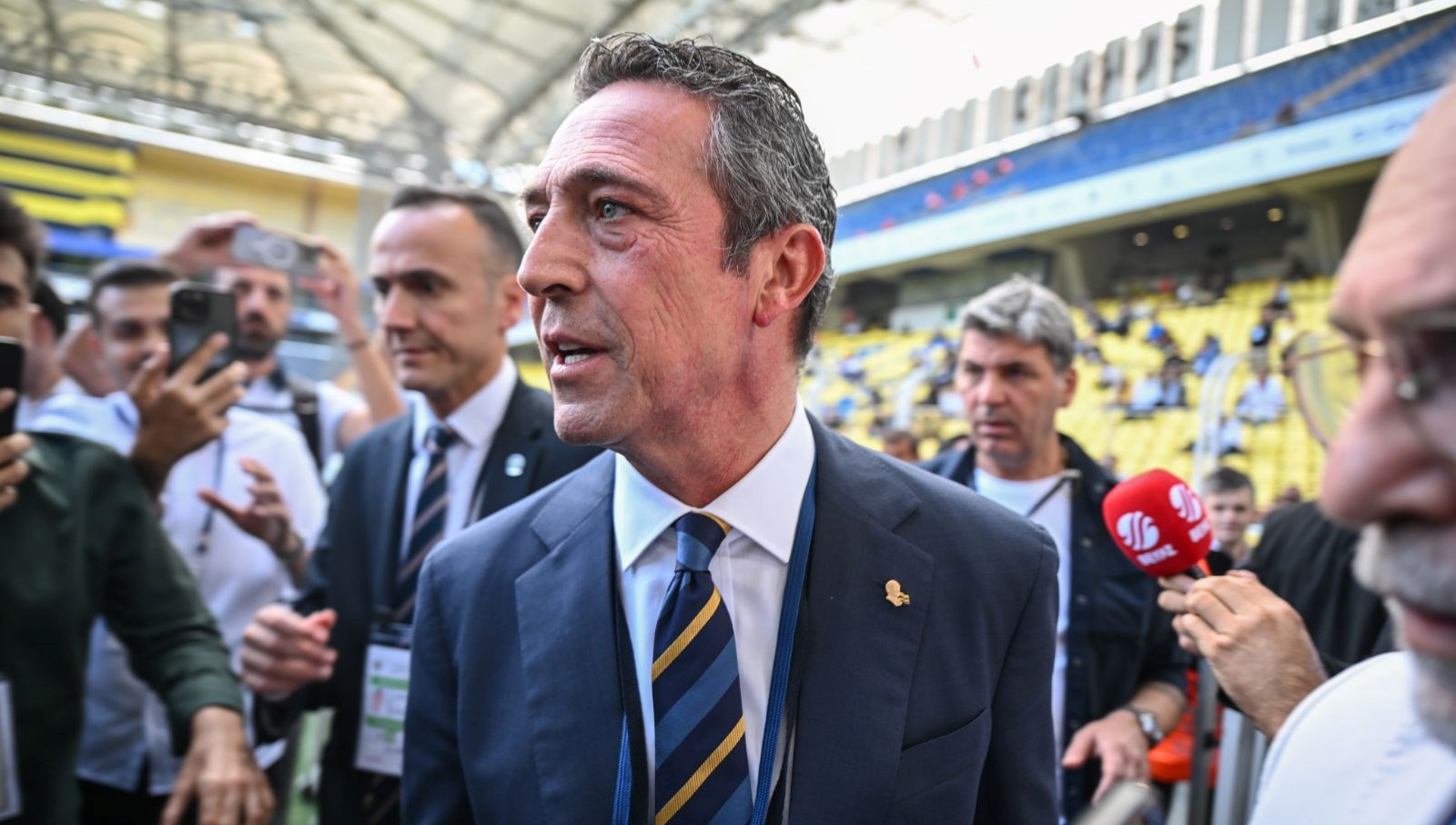 fenerbahcede baskan ali koc ve yonetimi ibra edildi 3rRiDUtI