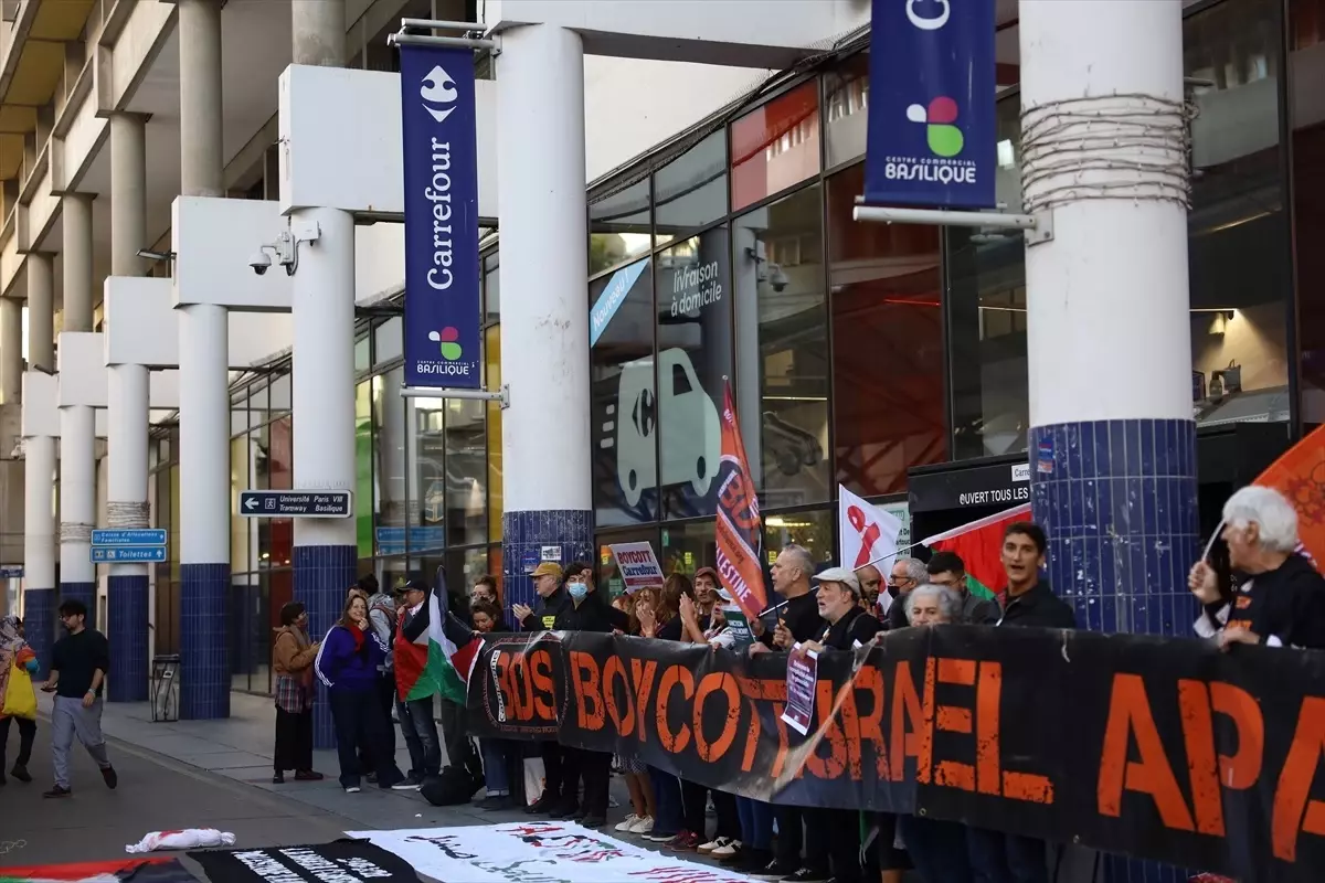 pariste carrefour protestosu 8a8jt8RG