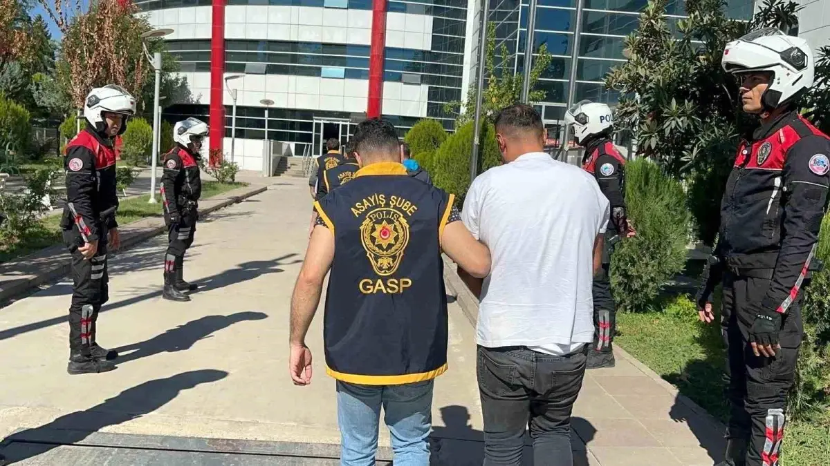 adiyamanda silahli kavga sonrasi adliye onunde gerginlik 3 gozalti zsVfEBR6