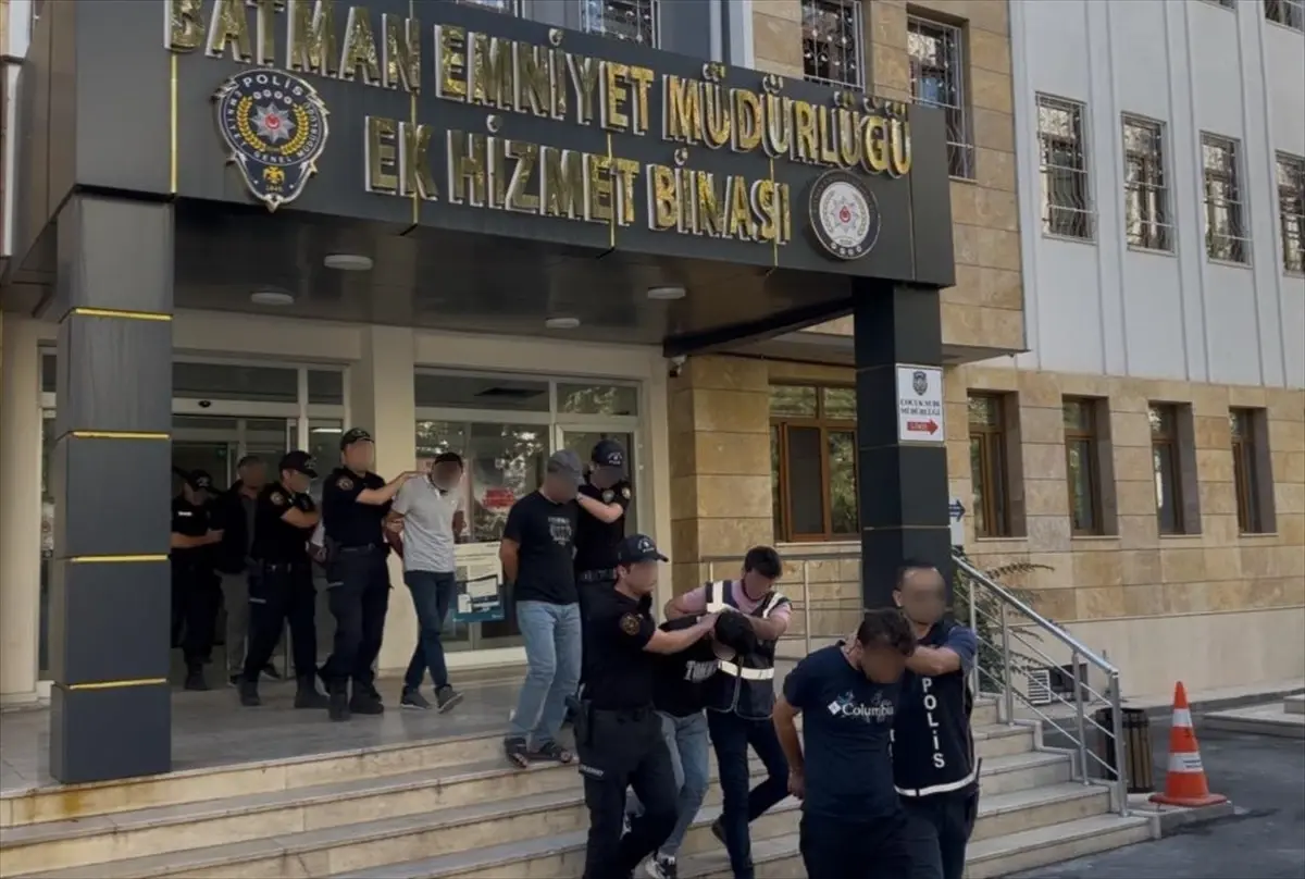 batmanda silahli kavga 1 polisle birlikte 8 yarali 4 kisi tutuklandi CgGxAdfQ.jpg