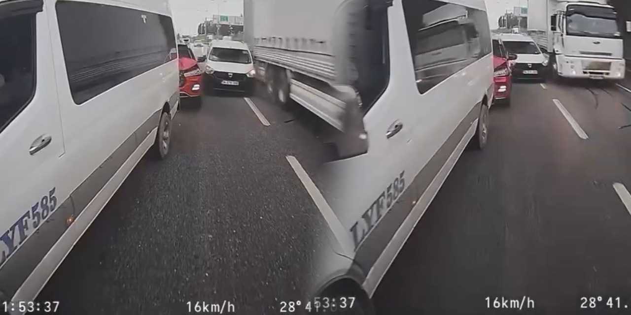 bir anda yavasladi zincirleme kazaya yol acti rMbvmOLe.jpg