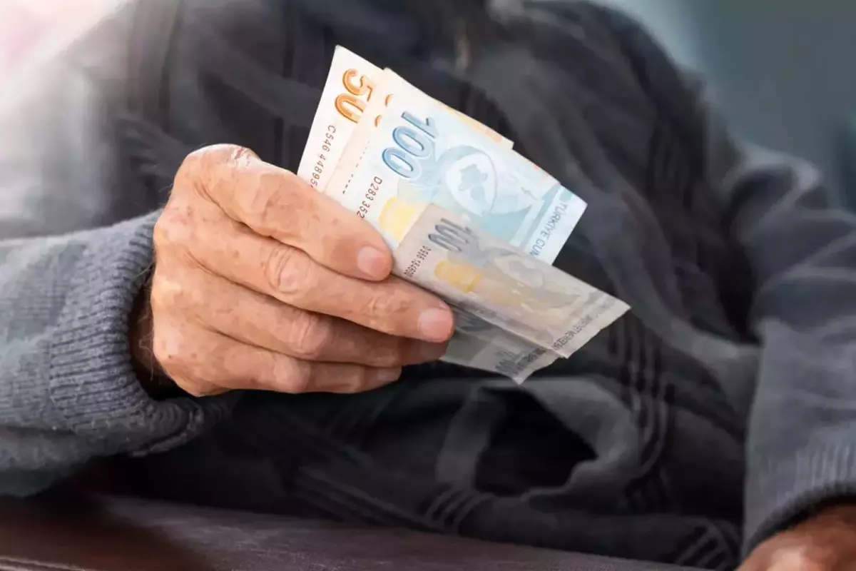 en dusuk emekli maasi ne kadar olur masada 4 farkli rakam var qEm3FLtq