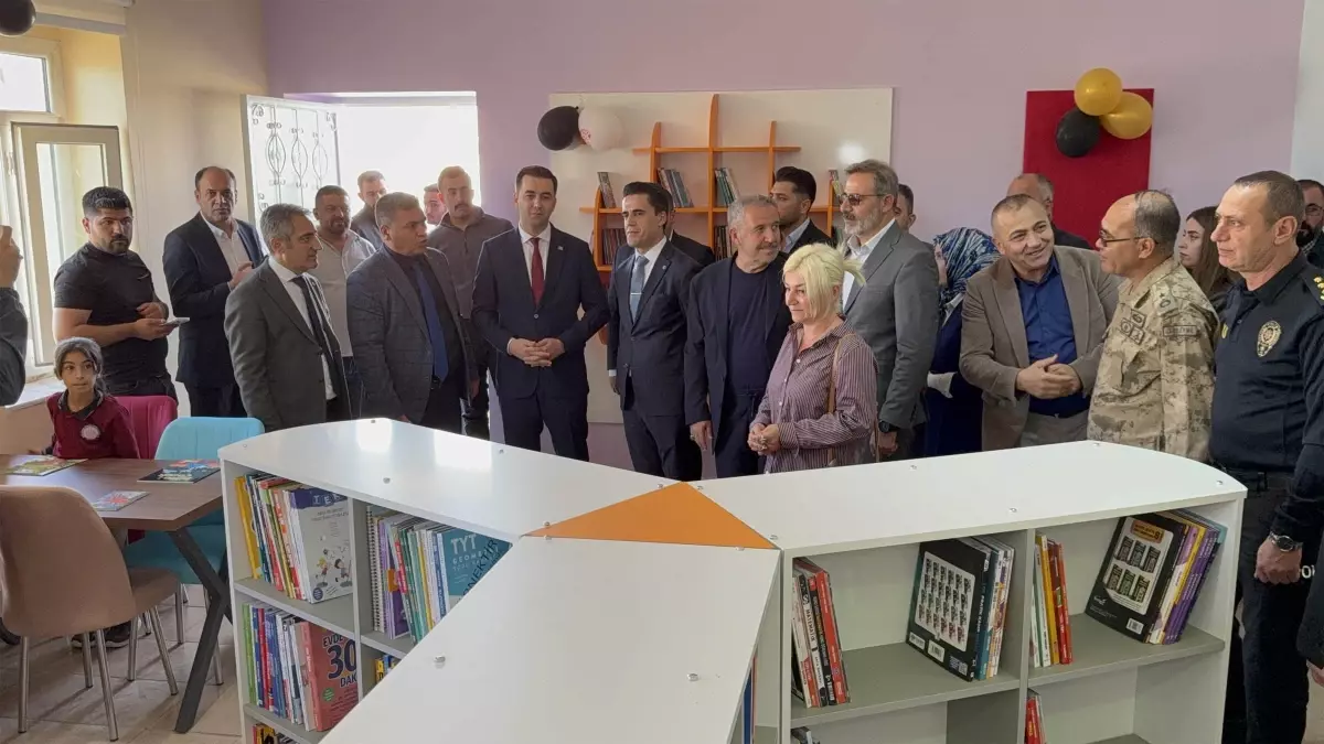 midyatta ogrenciler icin yeni kutuphane acildi XNPGA2qr.jpg