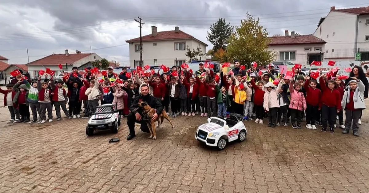 miniklere guvenlik ve trafik egitimi if7drNmS.webp