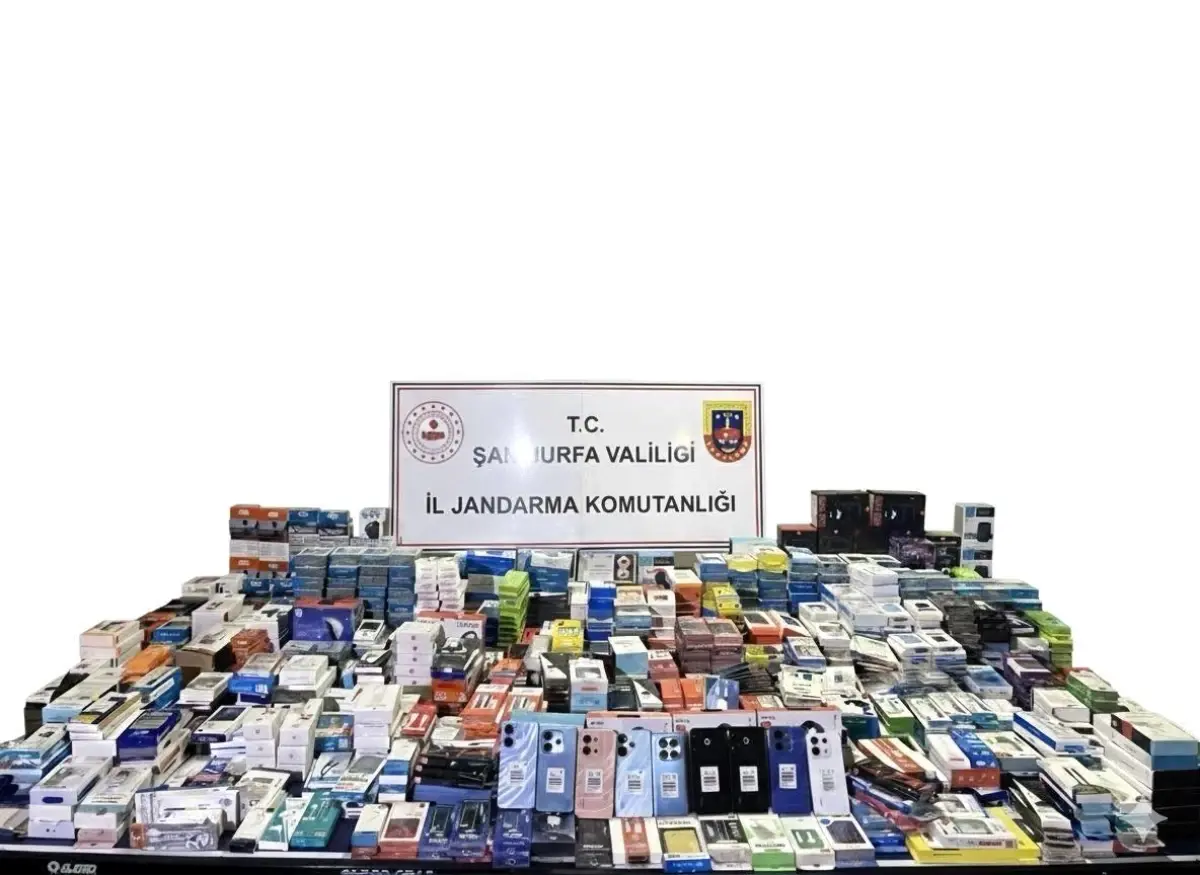 sanliurfada gumruk kacagi cep telefonu ve aksesuarlari ele gecirildi 5t2Ts5R2.jpg