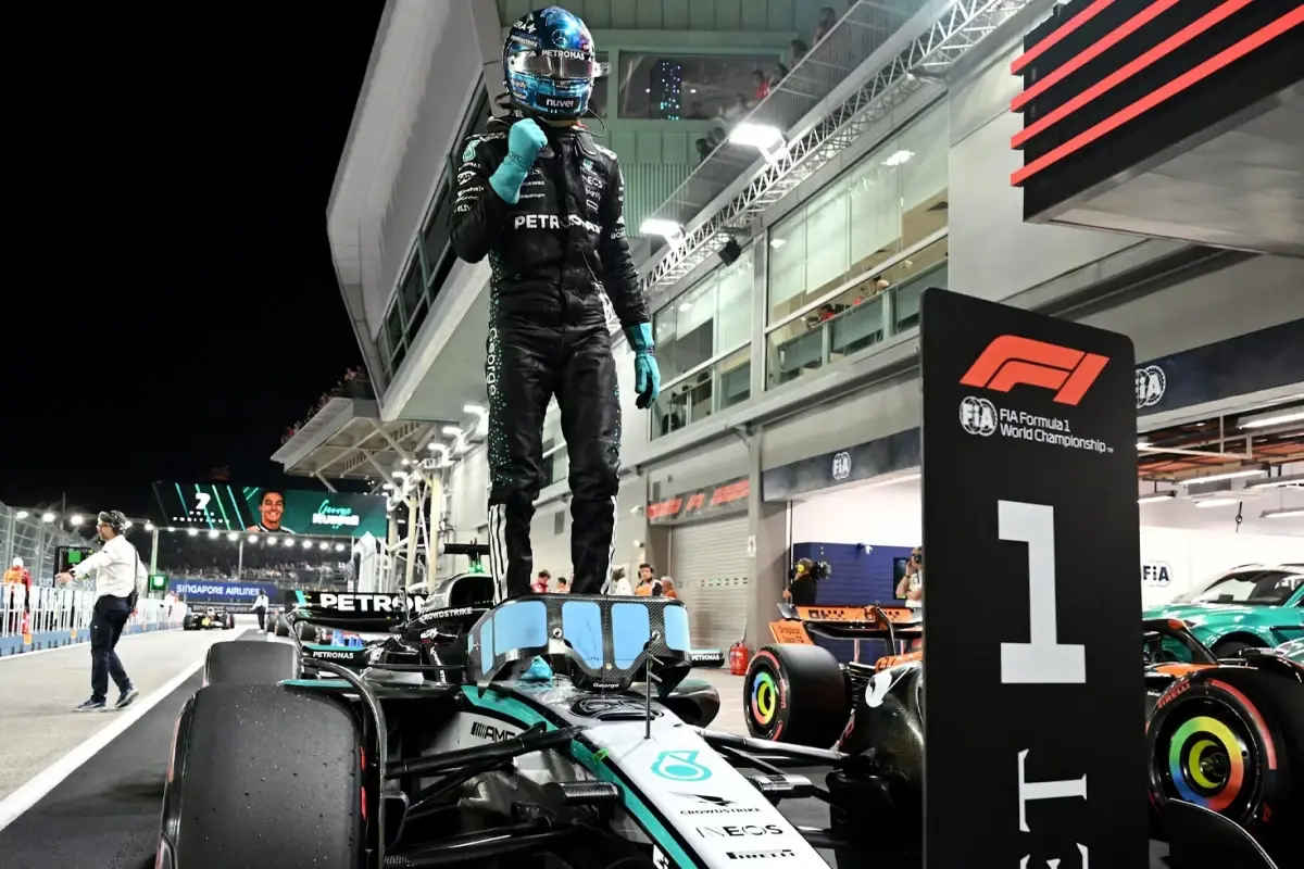 singapurda nefesleri kesen yarista kazanan george russell Ri2jU69l