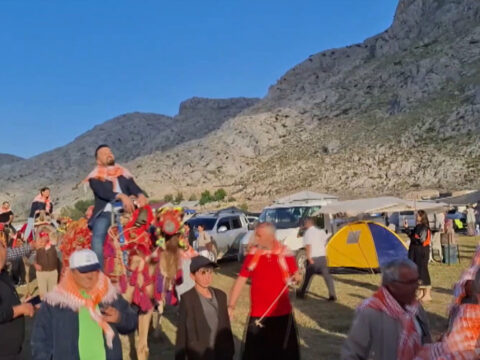 Develer gecti turkuler soylendi gazipasada yayla senligi basladi xqcxzxfi